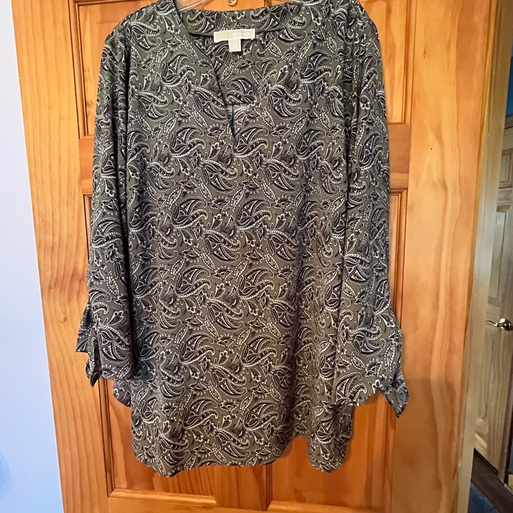Elegant Black and White Paisley Women's Top